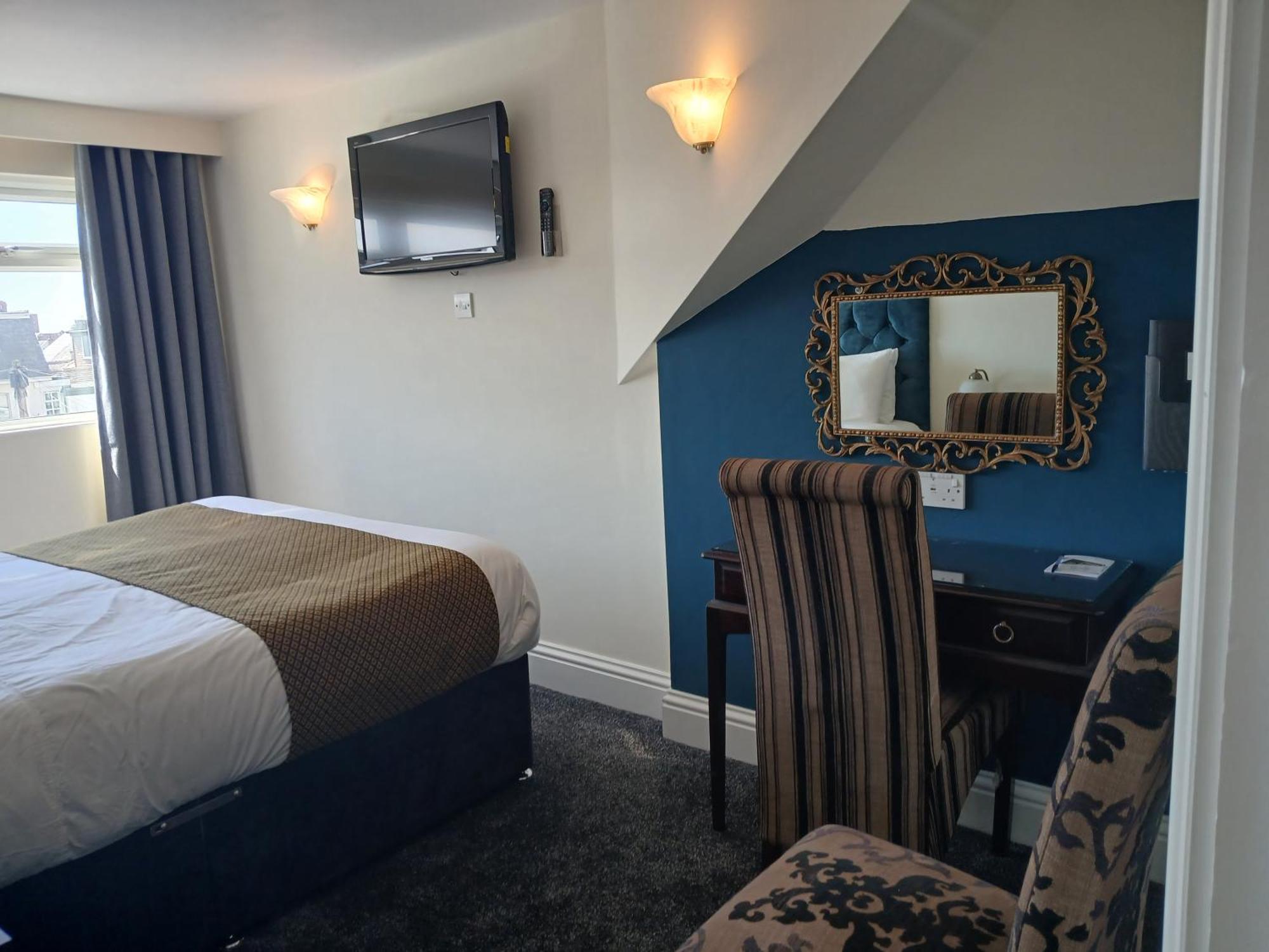 The Gatsby Blackpool - Formerly The Windsor Стая снимка
