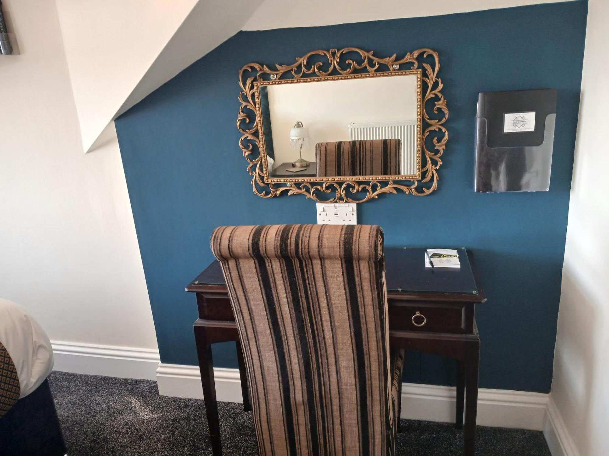 The Gatsby Blackpool - Formerly The Windsor Стая снимка